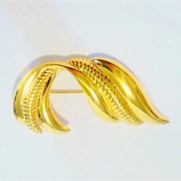 Vintage Napier Gold Tone Freeform Brooch - Picture 1 of 3
